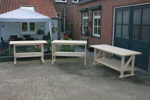Houten werkbanken, werktafels, inpaktafels en ladeblokken