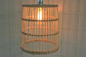 Gevlochten bamboe lamp