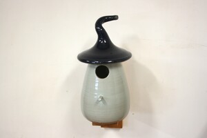 Vogelhuisje Blauw op houten steuntje