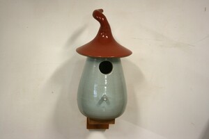 Vogelhuisje Rood op houten steuntje
