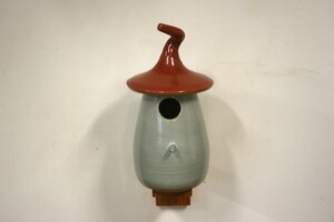 Vogelhuisje Rood op houten steuntje