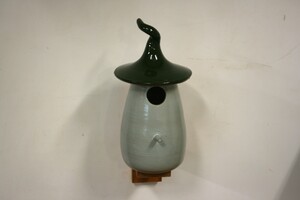 Vogelhuisje Groen op houten steuntje