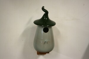 Vogelhuisje Groen op houten steuntje