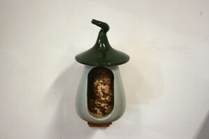 Vogelvoederhuisje Groen op houten steuntje