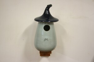 Vogelhuisje Blauw op houten steuntje