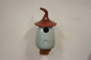 Vogelhuisje Rood op houten steuntje