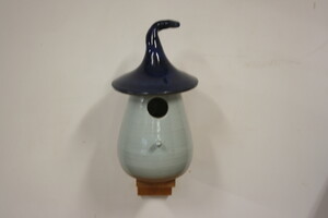 Vogelhuisje Blauw op houten steuntje