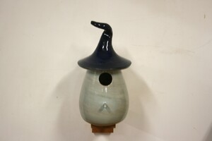 Vogelhuisje Blauw op houten steuntje