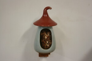 Vogelvoederhuisje Rood op houten steuntje