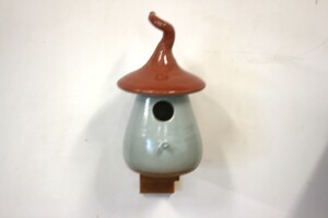 Vogelhuisje Rood op houten steuntje