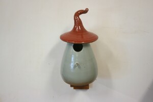 Vogelhuisje Rood op houten steuntje