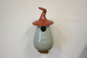 Vogelhuisje Rood op houten steuntje