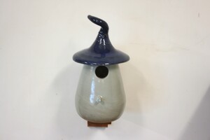 Vogelhuisje Blauw op houten steuntje