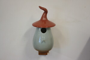 Vogelhuisje Rood op houten steuntje