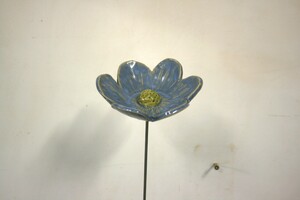 Bloem / Insectendrinkbakje op pin