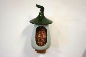 Vogelvoederhuisje Groen op houten steuntje