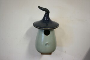 Vogelhuisje Blauw op houten steuntje