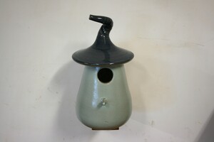 Vogelhuisje Blauw op houten steuntje