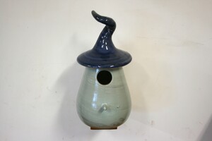 Vogelhuisje Blauw op houten steuntje