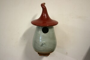Vogelhuisje Rood op houten steuntje