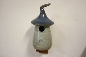 Vogelhuisje Blauw op houten steuntje