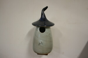 Vogelhuisje Blauw op houten steuntje