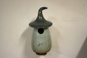 Vogelhuisje Blauw op houten steuntje