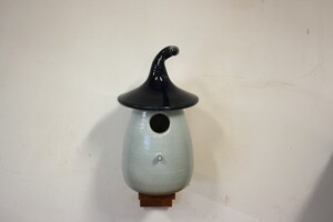 Vogelhuisje Blauw op houten steuntje