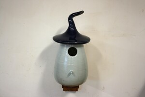 Vogelhuisje Blauw op houten steuntje