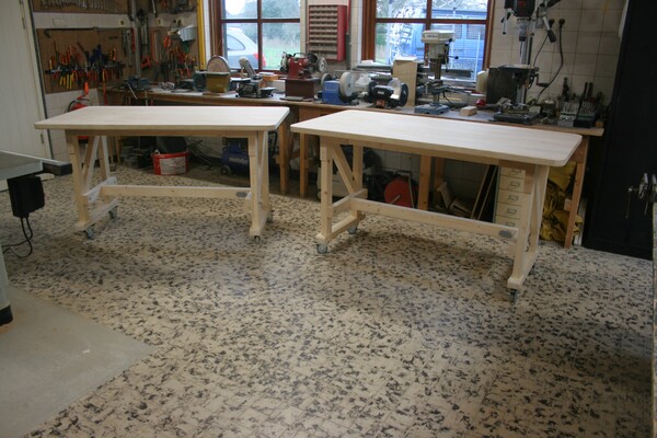 Houten werkbanken, werktafels, inpaktafels en ladeblokken