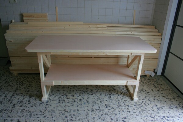 Houten werkbanken, werktafels, inpaktafels