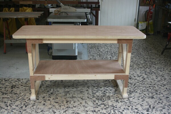 Houten werkbanken, werktafels, inpaktafels en ladeblokken